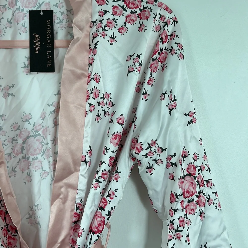 Beautiful Satin Robe - Picture 2 of 3